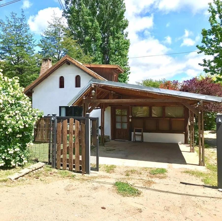 Casa Damiana Bariloche. Villa Luaran gambar